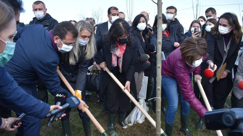 Ekrem İmamoğlu'ndan, Pervin Buldan'a geçmiş olsun telefonu