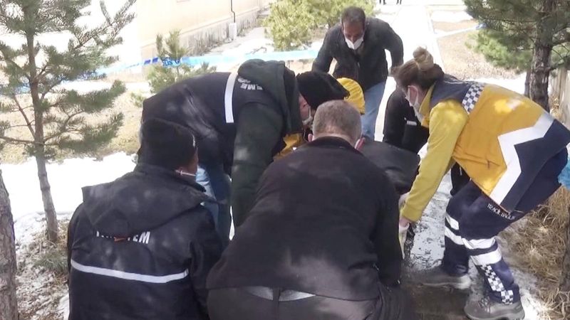 Erzurum'da cuma namazına gittiği caminin bahçesinde öldü