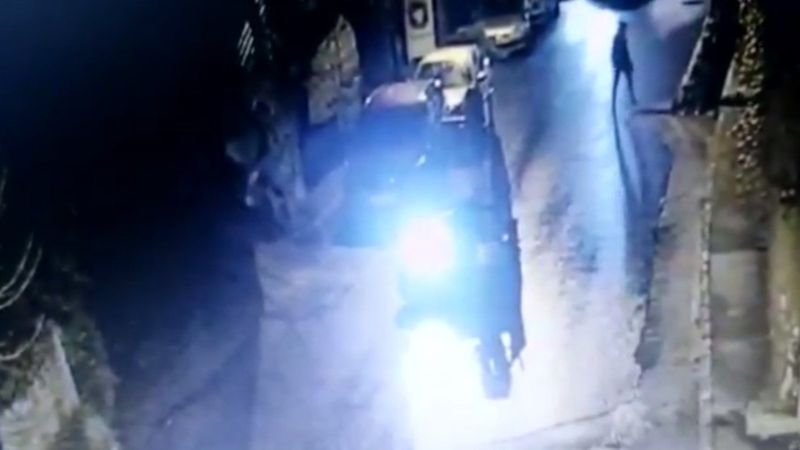 Sarıyer’de mazgal kapağı hırsızları polisten kaçamadı