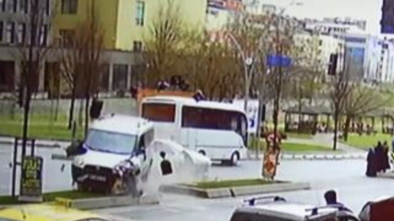 Sultangazi'de ışık ihlali kaza getirdi