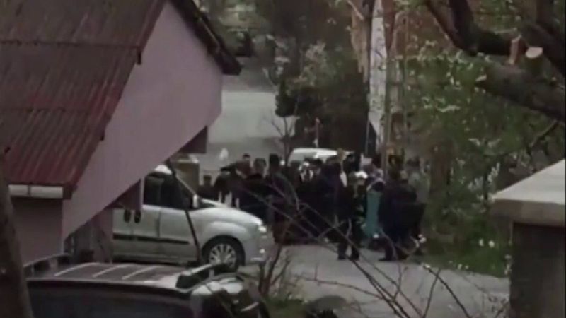 Ümraniye’de koronavirüs unutuldu, sokak ortasında halay çekildi