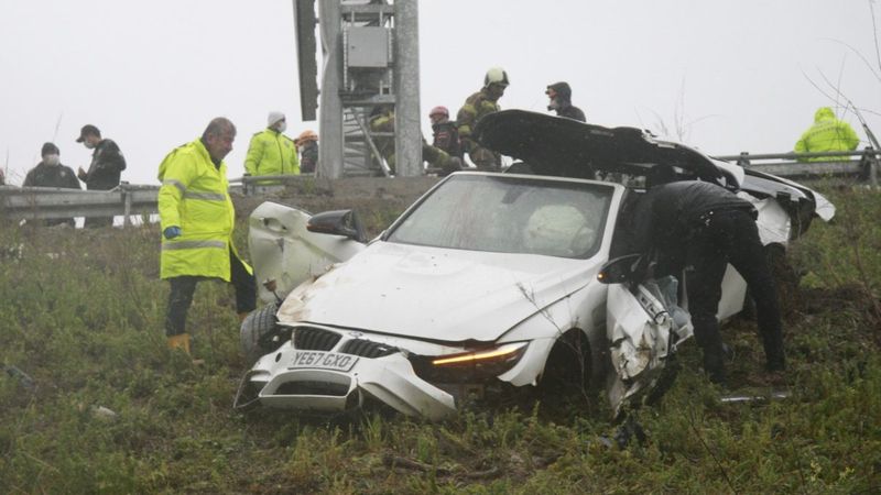 Bursa'da bariyerlere çarparak devrilen otomobilin sürücüsü öldü
