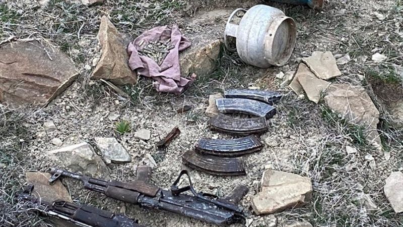 Hakkari'de PKK'lı teröristlere ait silah ve mühimmat ele geçirildi