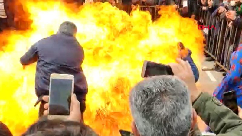 Van'da 'Apo' sloganı atarak yakılan Nevruz ateşinde 2 kişi yaralandı