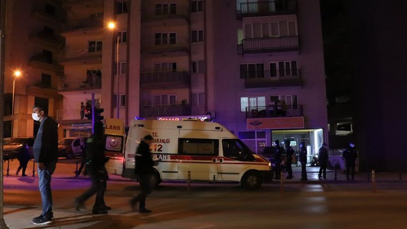 Denizli'de evi terk eden eşini öldürdü