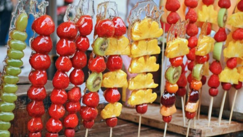 Camdan meyve şekeri: Tanghulu nasıl yapılır?