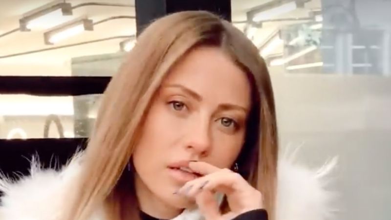 Derya Uluğ: Sarışın oldum