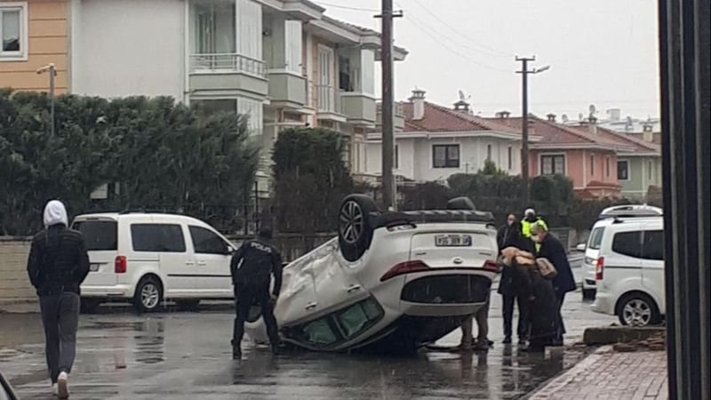 Sakarya’da takla atan cipin içinden sağlam çıktı