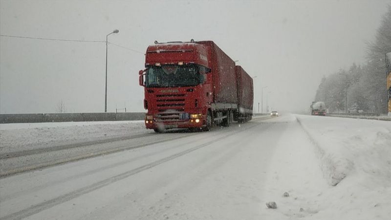 Bolu Dağı'nda kar yağışı etkisini gösterdi