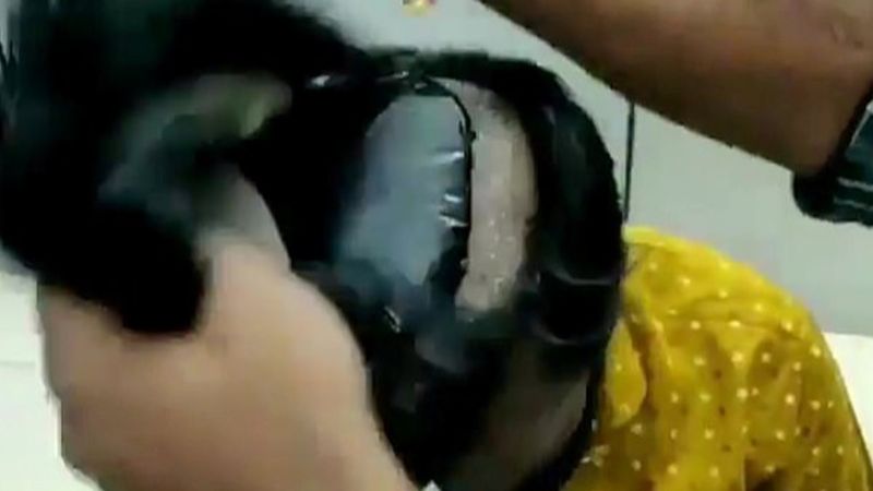 Hindistan'da kaçakçılar, peruklarında altın kaçırmak isterken yakalandı