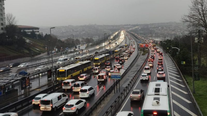 İstanbul trafiğinde 'kar' yoğunluğu