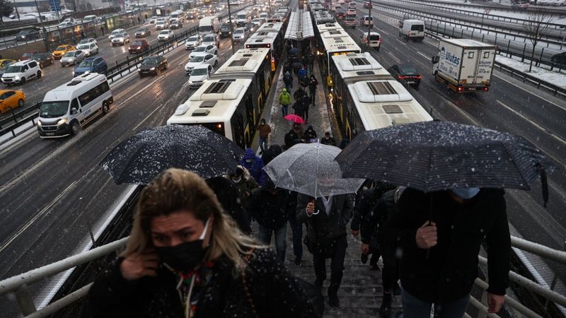 İstanbul'da kar yağışı etkisini gösterdi