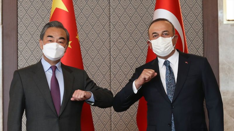 Mevlüt Çavuşoğlu, Çinli mevkidaşı Wang Yi ile görüştü