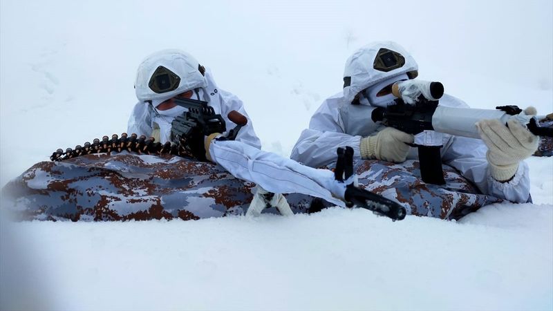 Tunceli'de teröristlere ait 29 sığınak imha edildi