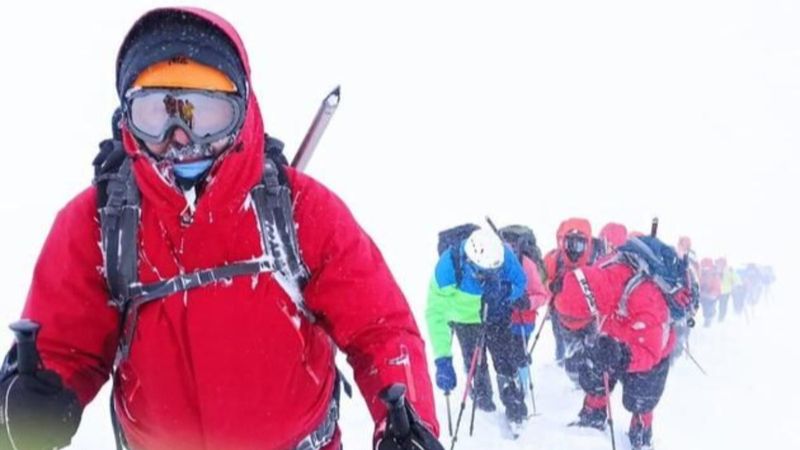 Süphan'a zirve tırmanışında tipiye yakalanan dağcılar