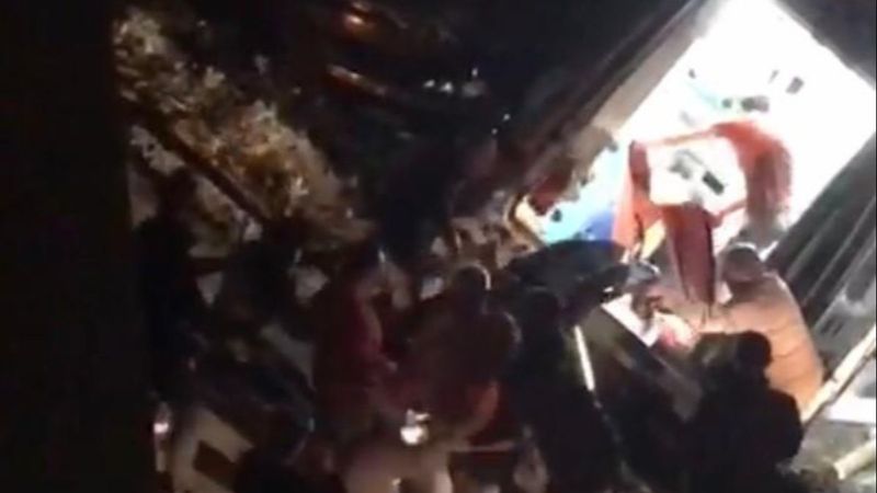 Ümraniye'de ambulans kaza yaptı