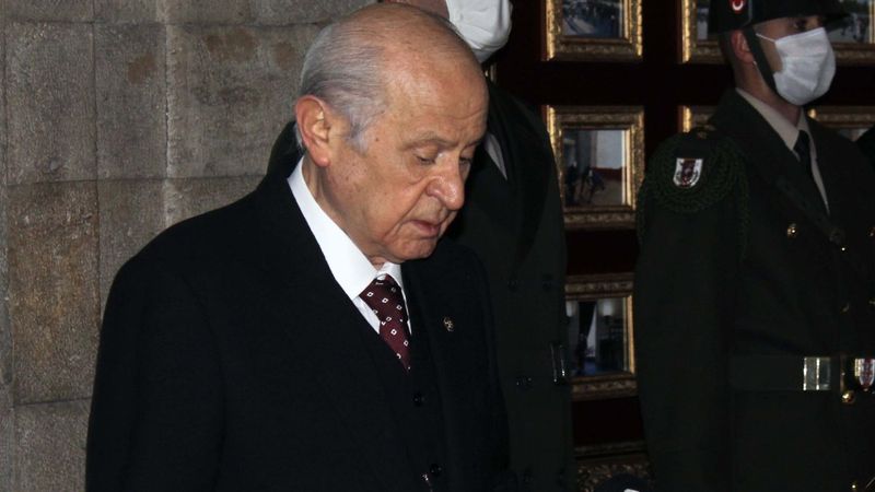 Devlet Bahçeli'den Anıtkabir'e ve Alparslan Türkeş'in kabrine ziyaret