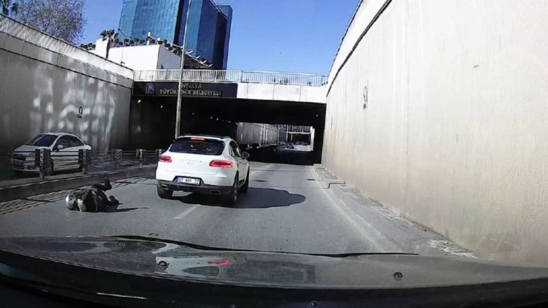 Antalya'da epilepsi nöbeti geçiren sürücünün kaza anı