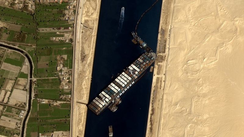 Göktürk 1 Keşif Uydusu, Süveyş Kanalı'ndaki kapanmayı görüntüledi