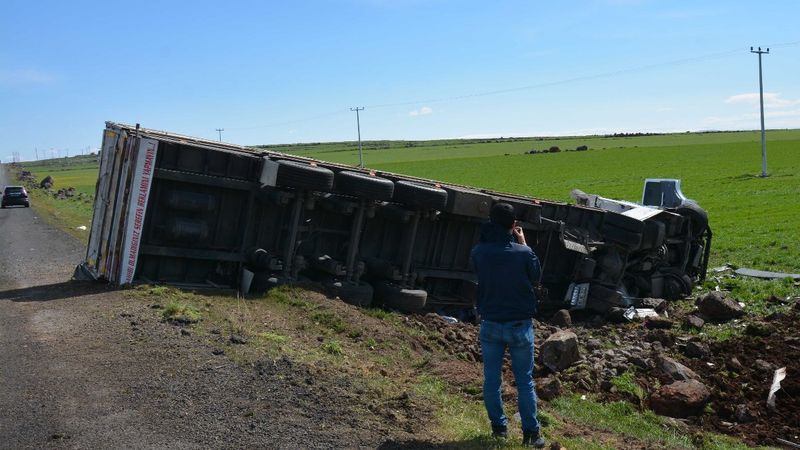 Siverek'te devrilen tırın içindeki 1 kişi öldü