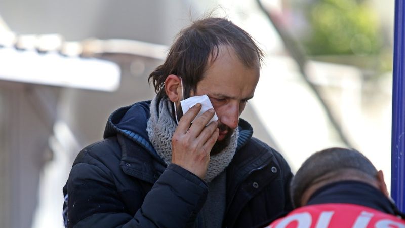 Antalya'da güldüğü gerekçesiyle yüzünden bıçaklandı