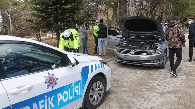 Sivas'ta aracına çakar takan şahsa ceza