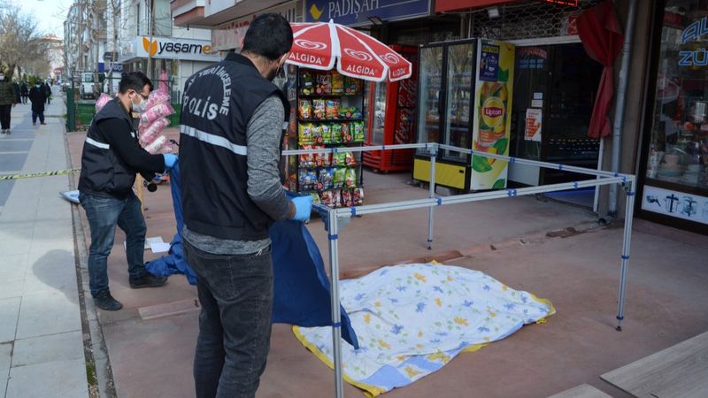 Aksaray'da yaşlı adam dengesini kaybedip balkondan düştü