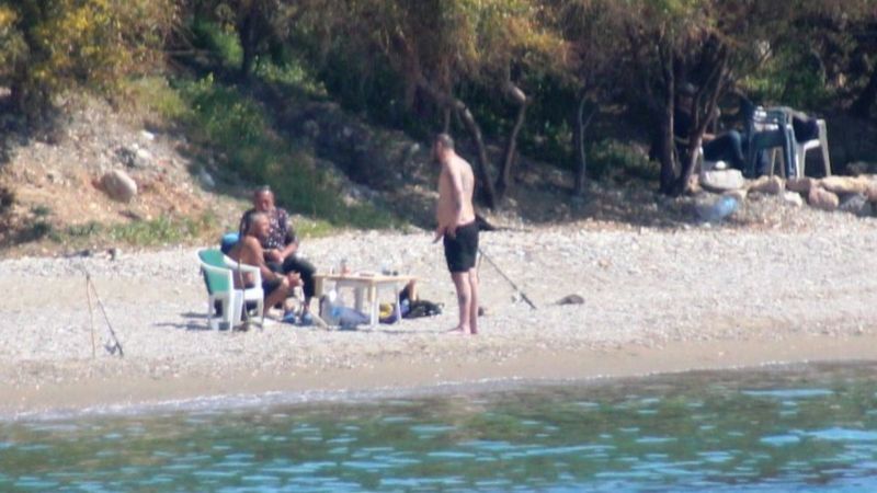 Bodrum’da yasağa rağmen denize girip, balık tuttular