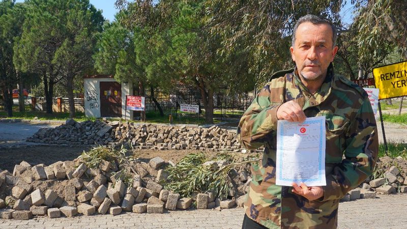 İzmir'de kendisine ait bir yolu daha ulaşıma kapattı