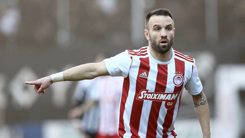Olympiakos, Valbuena'nın sözleşmesini uzattı