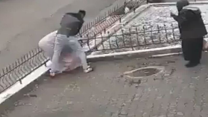 Ankara'da kadına şiddet: Komşusunu dövdü