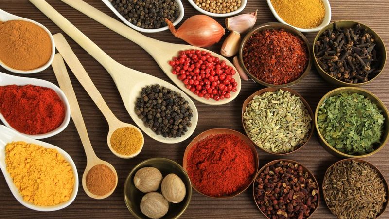 Baharatlı yiyecekler yemenin 5 faydası