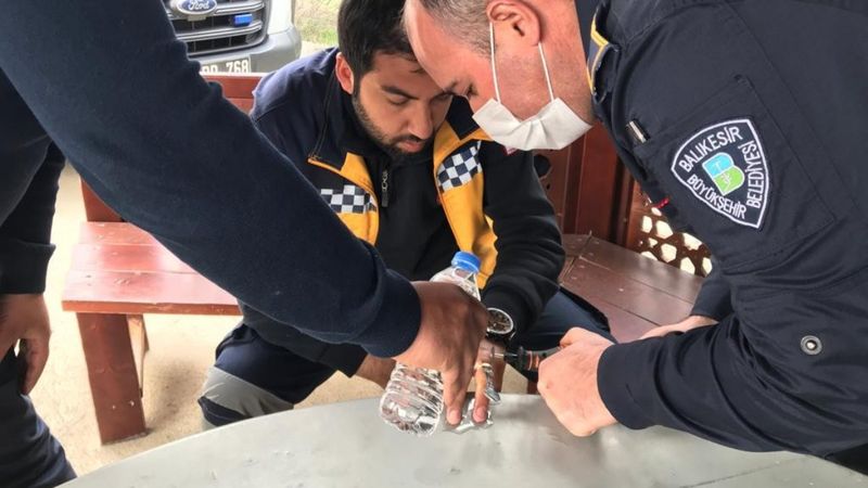 Balıkesir'de elini arı sokan sağlıkçıyı itfaiye kurtardı