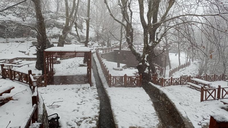 Batman'daki mesire alanı, karla birlikte beyaza büründü