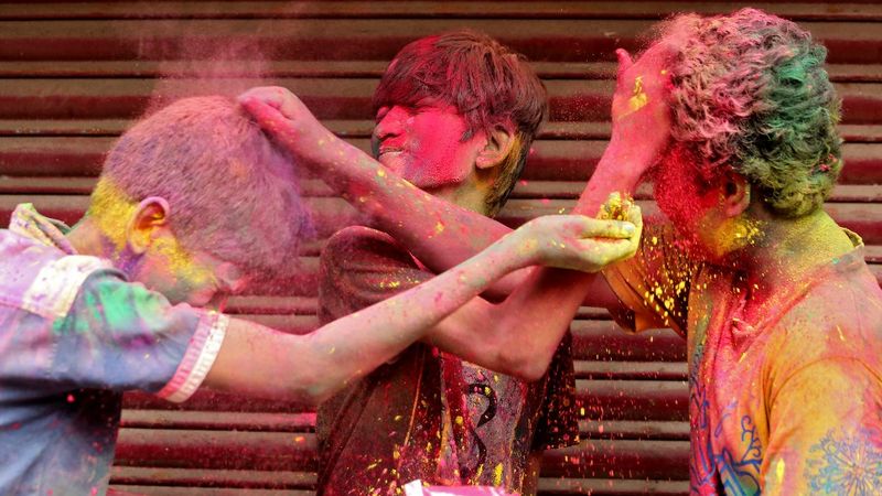 Hindistan'da Holi Festivali kutlandı