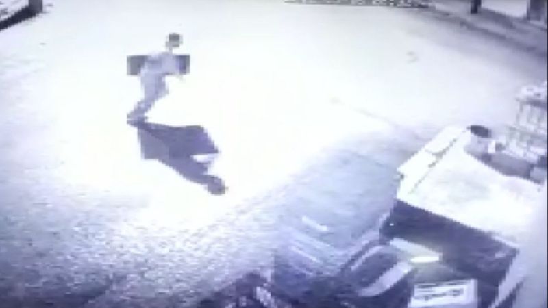 Elazığ'da televizyon çalan hırsız, kameralara yakalandı