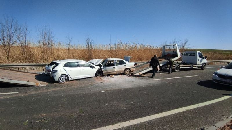 Şanlıurfa’da iki otomobil çarpıştı: 6 yaralı