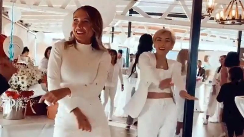 Antalya'daki yerleşik yabancılardan maskesiz parti