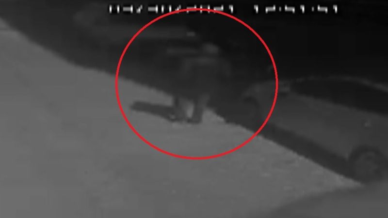 Mersin'de düşen cam parçasından saniyelerle kurtulan adam