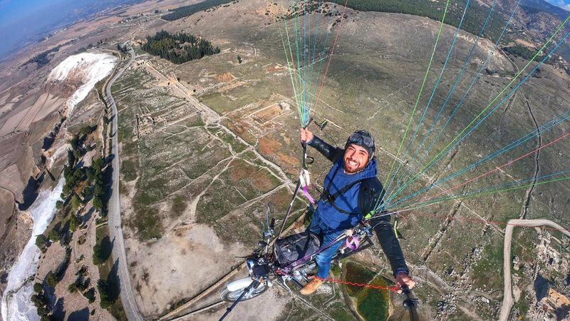 Pamukkale'de motosikletli uçuş denemesi