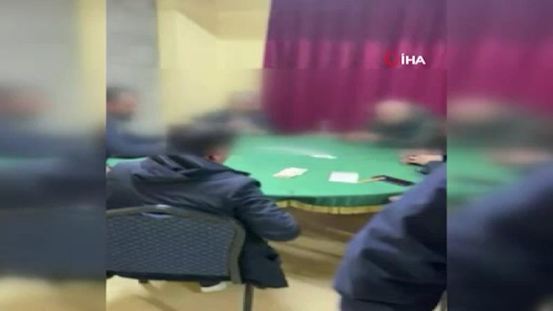 İstanbul'da polis baskınını farketmeyen kumarbazlar oyuna devam etti