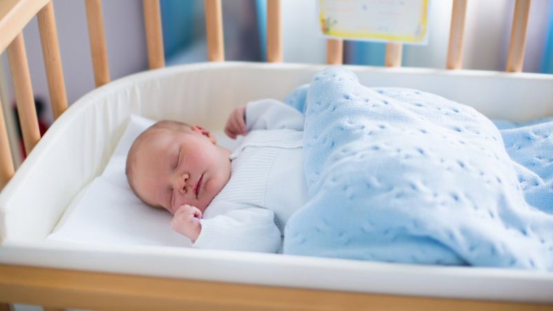 Sırtüstü yatırılan bebeklerde ani ölüm riski azalıyor