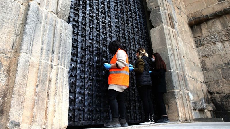 Diyarbakır Surları'ndaki tarihi Mardinkapı yerine takıldı