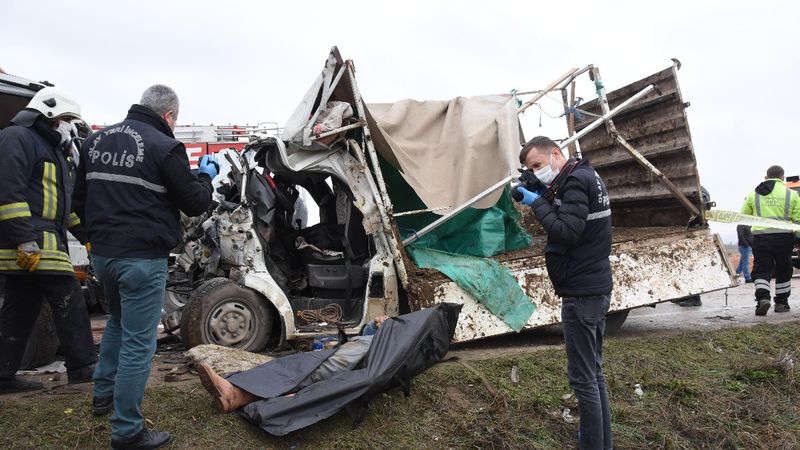 Eskişehir’de hatalı sollama kazası: 1 ölü, 5 yaralı
