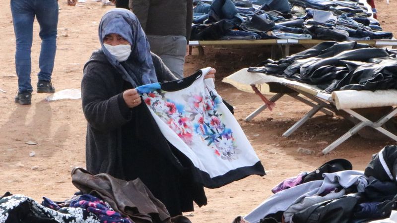 Şanlıurfa'da, bitpazarında alışveriş telaşı yaşanıyor