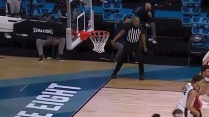 ABD'de Gonzaga - USC Elite maçında hakem bayıldı