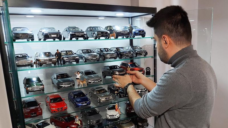Erzurum'daki koleksiyoner, 100 bin liralık maket araç topladı