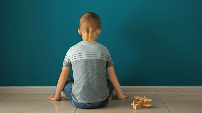 Dikkat edilmesi gereken otizm belirtileri