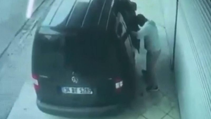 Esenyurt'ta maskelilerin 80 bin liralık hırsızlık anı kamerada