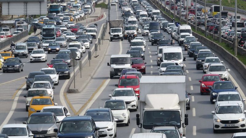 İstanbul'da 56 saatlik kısıtlama öncesi trafik yoğunluğu